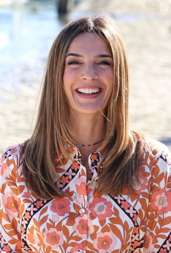 Sur Instagram, elle a annoncé la naissance de sa fille. La date de naissance, le prénom ou le visage n'ont pas été dévoilés
Ornella Fleury, Michael Bensoussan (David Boring ou Estéban) lors du photocall de la série "Benoît Gênant Officiel" lors de la 25ème édition du Festival de la fiction de la Rochelle, France, le 13 septembre 2023. © Denis Guignebourg/BestImage