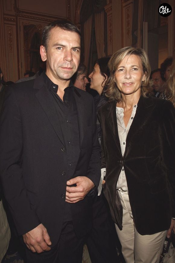 Philippe Torreton et Claire Chazal, posent à l'issue d'une cérémonie au cours de laquelle le chanteur français Étienne Daho a été décoré des "Insignes de Chevalier de l'Ordre des Arts et des Lettres" par le ministre de la Culture Renaud Donnedieu de Vabres, au ministère de la Culture à Paris, en France, le 28 novembre 2006. Photo de Thierry Orban/Abaca