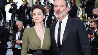 Nathalie Péchalat et Jean Dujardin chacun de leur côté : pour les vacances, les parents de Jeanne et Alice loin l'un de l'autre