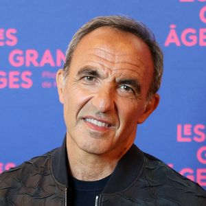 Poursuite de The Voice ce samedi en prime time sur l'antenne de TF1.

Nikos Aliagas - Vernissage de l'exposition "Les grands âges", photographies de Nikos Aliagas au musée de l'Homme à Paris. © Dominique Jacovides/Bestimage