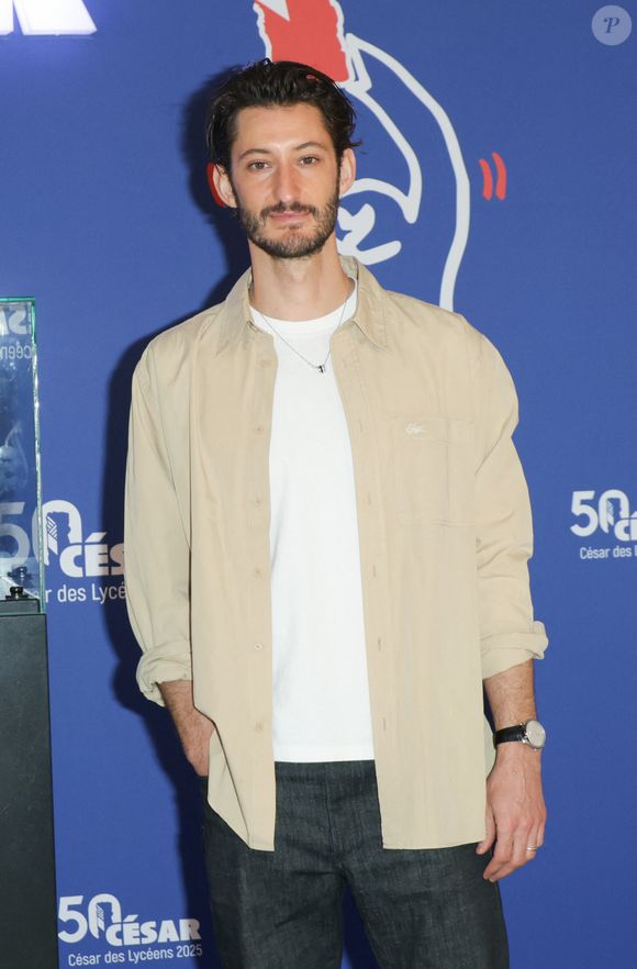 Pierre Niney - Le "César des Lycéens 2025" a été remis, au sein du Grand Amphithéâtre de la Sorbonne, au film "Le Comte de Monte-Cristo" réalisé par M. Delaporte et A. de La Patellière, produit par D. Rassam et J. Seydoux, Paris le 26 mars 2025.
© Coadic Guirec/Bestimage