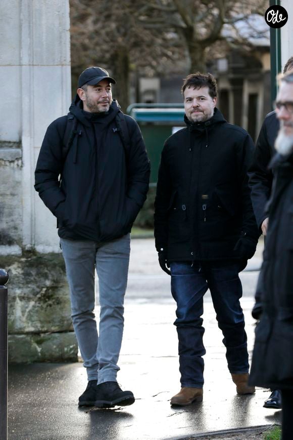 Nicolas Demorand, Ali Baddou - Sorties des obsèques de David Kessler au cimetière du Montparnasse à Paris le 11 février 2020. Haut-fonctionnaire, ancien conseiller à la présidence de la République, David Kessler dirigea notamment France Culture avant d'être chargé de la stratégie et des contenus de Radio France.