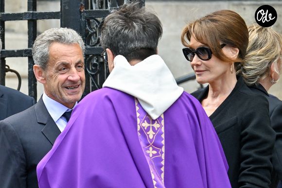 Nicolas Sarkozy et son épouse Carla Bruni aux funérailles de B. Chirac à la basilique Sainte-Clotilde à Paris (7e) le 12 juin 2026. L’ancienne première dame de France est décédée le 5 juin 2026 à l’âge de 93 ans. 
© Jacovides / Liewig / Bestimage
