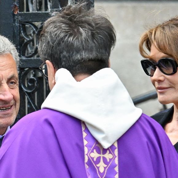 Nicolas Sarkozy et son épouse Carla Bruni aux funérailles de B. Chirac à la basilique Sainte-Clotilde à Paris (7e) le 12 juin 2026. L’ancienne première dame de France est décédée le 5 juin 2026 à l’âge de 93 ans. 
© Jacovides / Liewig / Bestimage