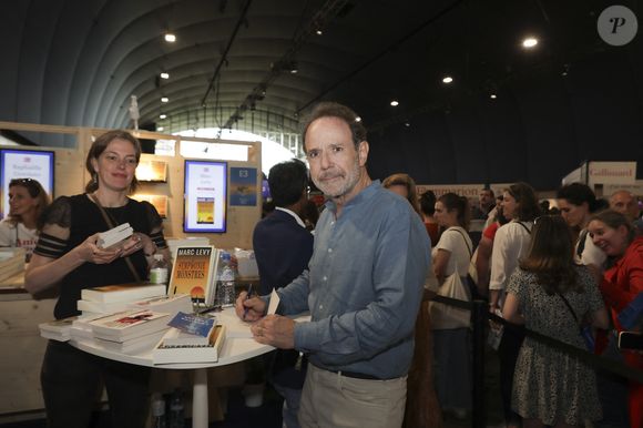 Marc Levy lors du Festival du Livre à Paris, France, le 13 avril 2024. © Jack Tribeca / Bestimage