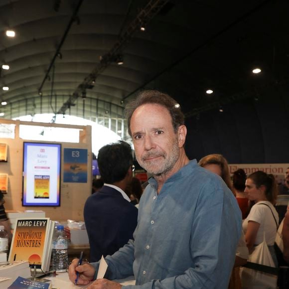 Marc Levy lors du Festival du Livre à Paris, France, le 13 avril 2024. © Jack Tribeca / Bestimage