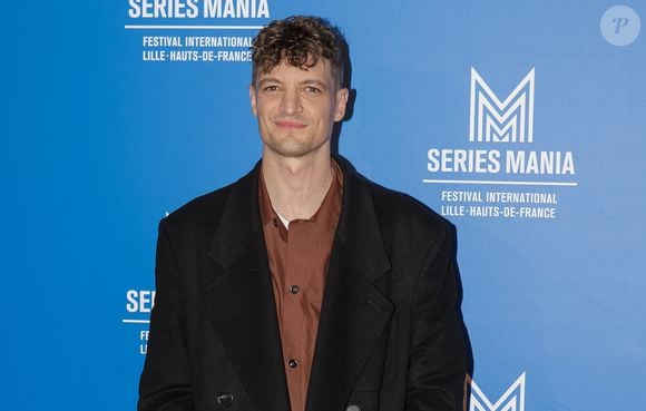 Niels Schneider à la première de la série "Le Monde n'existe pas" lors du Serie Mania Festival international Lille 2024, à Lille, France, le 17 mars 2024. © Stéphane Vansteenkiste/Bestimage