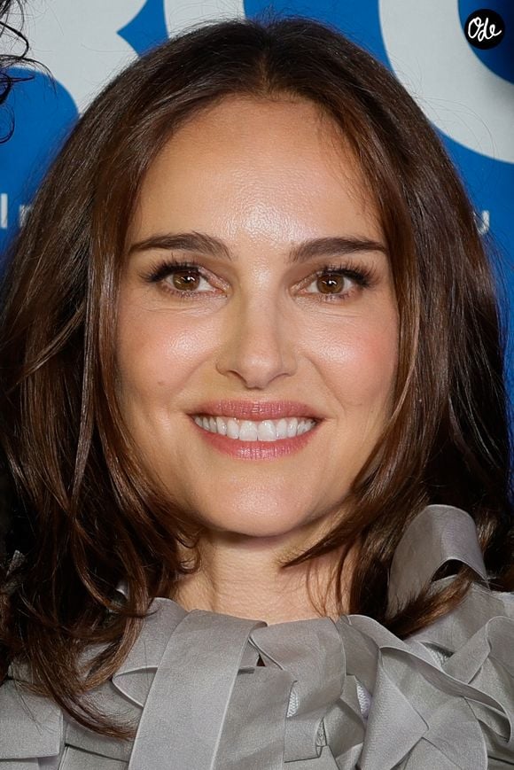 Au cours de ce séjour, elle a notamment découvert les calanques, les arènes d'Arles et l'exposition de la photographe Shelby Duncan.

Natalie Portman à l'avant-première du film d'animation "Arco", produit par N.Portman à l'UGC Ciné Cité Bercy à Paris, le 12 octobre 2025. 

© Julien Sarkissian / Bestimage