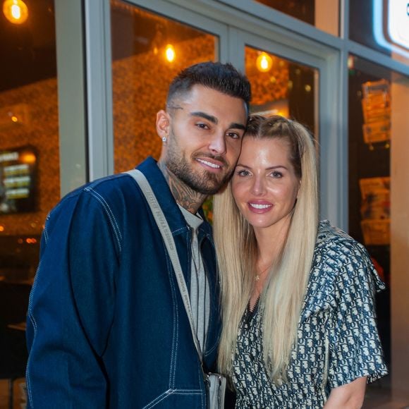 Exclusif - Thibault Garcia et sa femme Jessica Thivenin lors de la soirée " Come Chill with Booba " au bar Le Tube à Dubaï le 21 octobre 2021.

© Nicolas Briquet / Bestimage