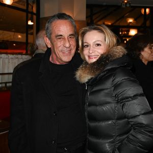 Thierry Ardisson et sa femme Audrey Crespo-Mara - Lancement du numéro 75 de la revue littéraire "La règle du jeu", avec pour thème "Comment lisez-vous ?", au Café de Flore à Paris. Le 16 février 2022
© Coadic Guirec / Bestimage