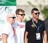 “Tout est différent, non ? Il ne peut plus nager juste pour le bonheur. C’est ce que je lui ai dit”, ajoute Bob Bowman sur Léon Marchand
Léon Marchand, Bob Bowman et Nicolas Castel lors des championnats de France Élites en grand bassin de natation à Rennes, France, le 15 juin 2023. © Mickael Chavet/Zuma Press/Bestimage