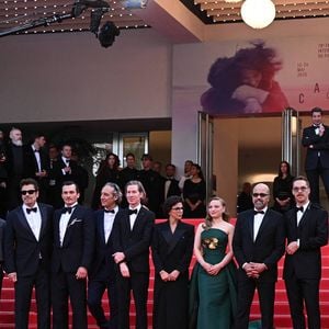 Roman Coppola, Richard Ayoade, Michael Cera, Benicio del Toro, Riz Ahmed, Rachida Dati, Alexandre Desplat, Rupert Friend, Wes Anderson, Mia Threapleton, Jeffrey Wright, Benedict Cumberbatch, Charlotte Gainsbourg, Antonia Desplat et Bill Murray assistent à la première du film The Phoenician Scheme lors du 78ème Festival de Cannes à Cannes, France. 18 mai 2025. Photo par Doug Peters/PA Wire