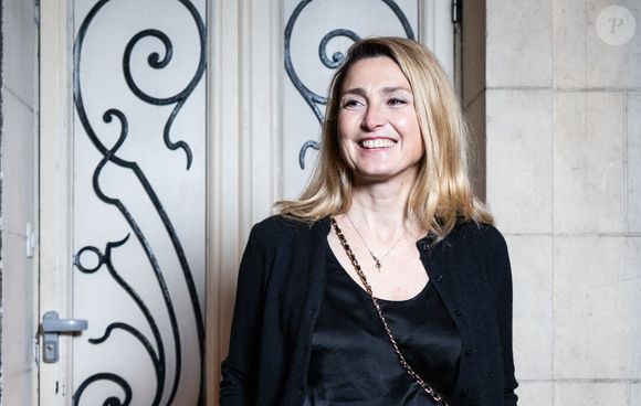 Julie Gayet - Soirée de lancement de la pièce "En attendant Bojangles" au théâtre de l'Oeuvre à Paris le 15 janvier 2026. © Julien Sarkissian/Bestimage