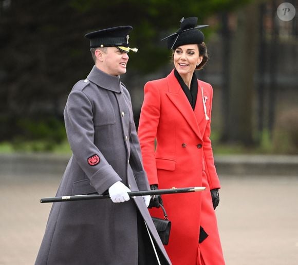 Kate Middleton et le prince William se sont brièvement séparés en 2007, cinq ans après le début de leur idylle.

Le prince William de Galles et Kate Catherine Middleton, princesse de Galles, en visite au "1st Battalion Welsh Guards at Combermere Barracks "à Windsor, à l'occasion de la Saint-David. Le 1er mars 2023. © Backgrid UK/ Bestimage