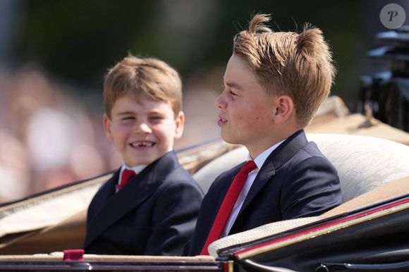 Le prince Louis de Galles, Le prince George de Galles - Les membres de la famille royale britannique arrivent à Buckingham Palace pour la cérémonie Trooping the Colour à Londres, le 14 juin 2025. Affecté par le crash du Boeing 787 Dreamliner à Ahmedabad du 12 juin, le souverain et les officiels porteront un brassard noir en hommage aux plus de 270 victimes. Bon nombre d'elles étaient des ressortissants britanniques.
© James Whatling / Bestimage