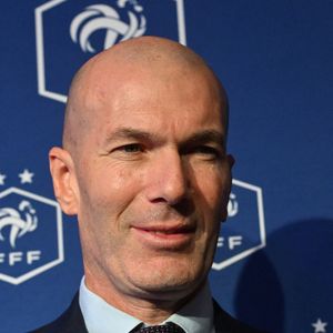 L'ancien international français de football Zinédine Zidane s'exprime lors d'une conférence de presse visant à le présenter comme le nouveau sélectionneur de l'équipe de France, au siège de la Fédération française de football (FFF) à Paris, le 28 juillet 2026. 

© Christian Liewig/Bestimage