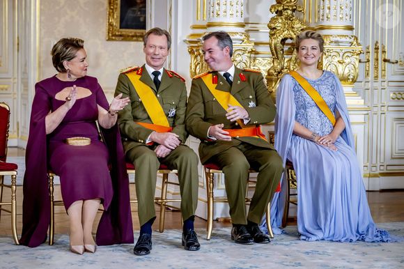 Grand-duc Henri de Luxembourg, grande-duchesse Maria Teresa de Luxembourg, prince Guillaume (héritier du trône de Luxembourg), Stéphanie de Lannoy (future grande-duchesse de Luxembourg) : cérémonie d'adieu au Palais Grand-Ducal dans le cadre des festivités marquant le changement de souverain au Luxembourg. Premier jour des célébrations à Luxembourg. Photo : Dana Press / Bestimage