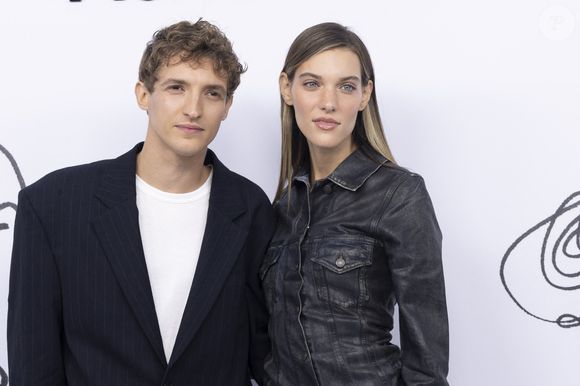 Elle a ajouté son admiration pour Virginie Efira : “C’est une femme que j’adore, vraiment, tant professionnellement que personnellement. Elle a tellement de talent, et un très bon cœur”.

Aliocha Schneider et sa compagne Charlotte Cardin - Photocall du défilé de mode Femmes Printemps/Été 2025 "Acne Studio" lors de la fashion week de Paris. Le 25 septembre 2024
© Olivier Borde / Bestimage