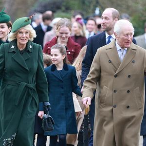 Le roi Charles III d'Angleterre et Camilla Parker Bowles, reine consort d'Angleterre,   Catherine (Kate) Middleton, princesse de Galles, Prince Louis, Princesse Charlotte, Prince George, Le prince William, prince de Galles - La famille royale britannique se rend à la messe de Noël à Sandringham le 25 décembre 2024.