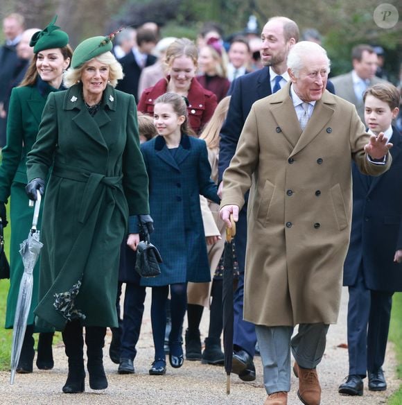 Le roi Charles III d'Angleterre et Camilla Parker Bowles, reine consort d'Angleterre,   Catherine (Kate) Middleton, princesse de Galles, Prince Louis, Princesse Charlotte, Prince George, Le prince William, prince de Galles - La famille royale britannique se rend à la messe de Noël à Sandringham le 25 décembre 2024.