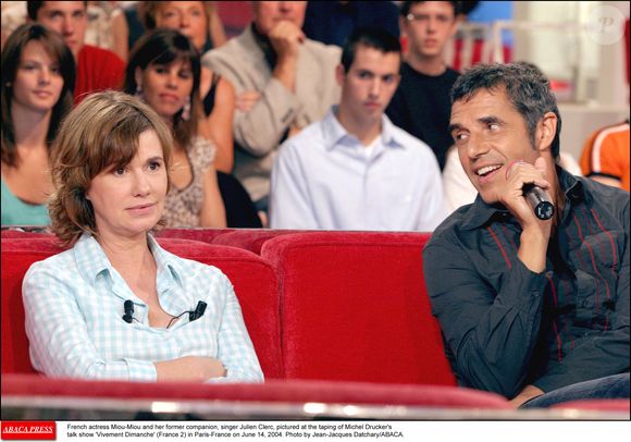 L'actrice française Miou-Miou et son ancien compagnon, le chanteur Julien Clerc, photographiés lors de l'enregistrement de l'émission de Michel Drucker 'Vivement Dimanche' (France 2) à Paris-France le 14 juin 2004. Photo par Jean-Jacques Datchary/ABACA.