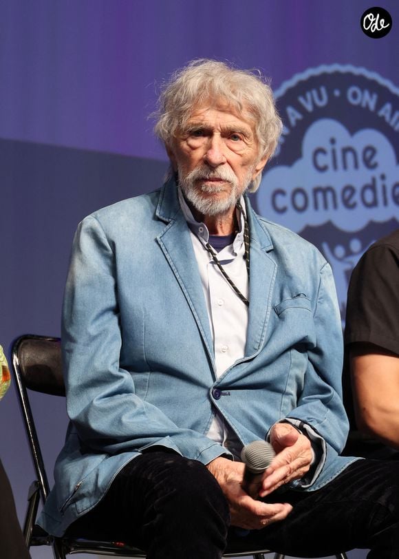 Pierre Richard sur scène lors de la présentation de son film "L'homme qui a vu l'ours qui a vu l'homme" au festival "Ciné Comédies" à Lens-Liévin, le 29 mai 2025.
© Denis Guignebourg/Bestimage