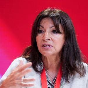 Anne Hidalgo, maire de Paris, s'exprime lors du 41ème Congrès fédéral du Parti socialiste ouvrier espagnol (PSOE) à Séville, le 30 novembre 2024. 
© Rocio Ruz / Europa Press / Bestimage