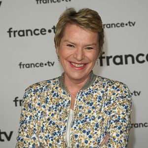 Elise Lucet au photocall pour la conférence de presse de rentrée de France TV à la Grande Halle de la Villette à Paris, France, le 6 juillet 2022. © Coadic Guirec/Bestimage