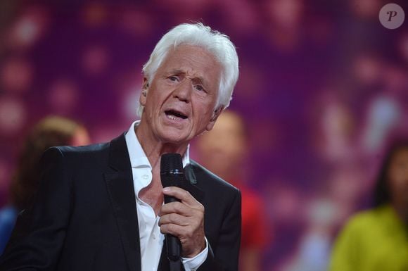 Gérard Lenorman - Enregistrement de l'émission "300 Chœurs chantent Les plus beaux duos" à Paris, qui sera diffusée le 8 janvier 2021 sur France 3. © Tiziano Da Silva / Bestimage