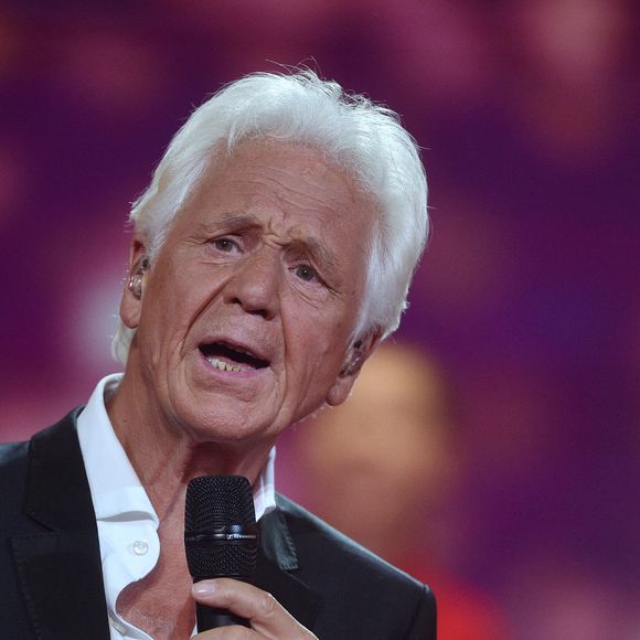 Gérard Lenorman - Enregistrement de l'émission "300 Chœurs chantent Les plus beaux duos" à Paris, qui sera diffusée le 8 janvier 2021 sur France 3. © Tiziano Da Silva / Bestimage