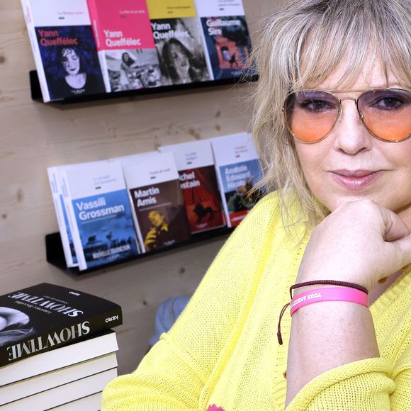 Mais l'histoire se termine ici pour l'animatrice.

Laurence Boccolini - Festival du Livre de Paris 2025 au Grand Palais à Paris le 12 avril 2025.
© Cédric Perrin / Bestimage