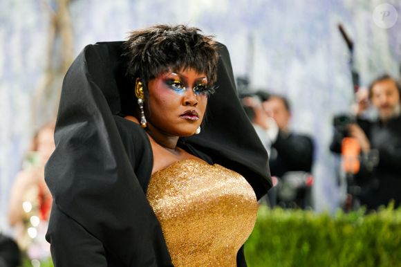 I Have No Fucking Idea Publishing, c'est le nouveau projet de l'artiste de 31 ans lancé en 2022. Cette seconde entreprise l'aide aussi à produire ses musiques et vidéos. 

New York, NY Célébrités au Met Gala 2026, célébrant "Costume Art" au Metropolitan Museum of Art à New York City.



Sur la photo : Yseult







UK : +44 208 344 2007 / uksales@backgrid.com