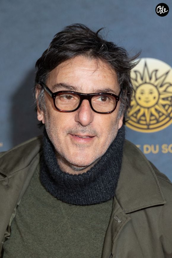 Yvan Attal assiste à la première parisienne du spectacle « Alegria : A New Day » du Cirque du Soleil, le 25 novembre 2025 à Chatou, en France. Photo : Nasser Berzane/ABACAPRESS.COM