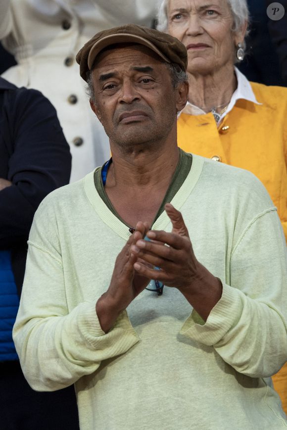 Si cet épisode marque les débuts de sa notoriété, il provoque une rupture définitive avec Noah. 

Yannick Noah en tribunes lors de la finale messieurs des Internationaux de France de Tennis de Roland Garros 2025 (jour 15), à Paris, France, le 8 juin 2025. © Cyril Moreau/Bestimage