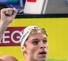 Léon Marchand refuse notamment d'y dévoiler sa vie sentimentale et a apprécié que son père participe au projet, lui permettant de garder "un contrôle sur ce qui allait sortir".

Léon Marchand après avoir remporté la médaille d'or de la finale du 400 m nage libre lors des Championnats d'Europe de natation, à Paris le 16 août 2026. © Andrea Staccioli/Insidefoto via ZUMA Press/Bestimage