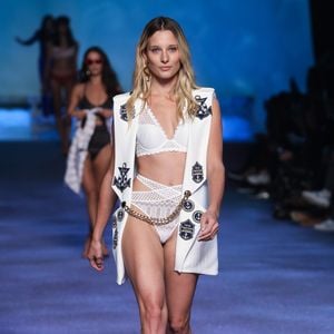 Ilona Smet - Défilé - "Etam Live Show 2018" aux Beaux-Arts à Paris, le 25 septembre 2018. © Veeren/Moreau/Bestimage