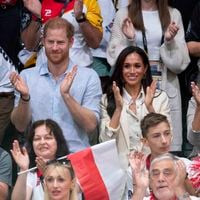 Meghan Markle éperdument amoureuse : sa déroutante vidéo du prince Harry comme on ne l’a jamais vu, "Nous interrompons votre programme..."