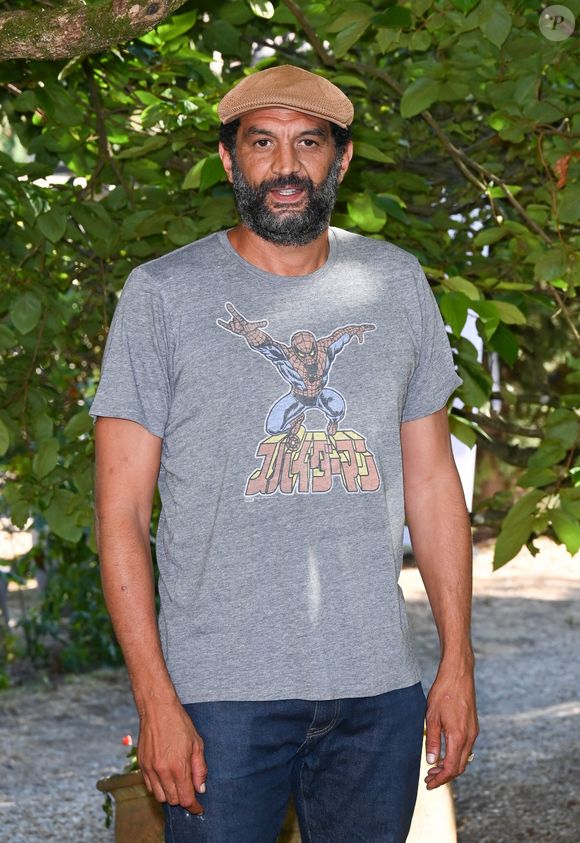 Ramzy Bedia au photocall du film “Youssef Salem a du Succès” lors du 15ème festival du film francophone de Angoulême, France, le 27 août 2022. © Coadic Guirec/Bestimage