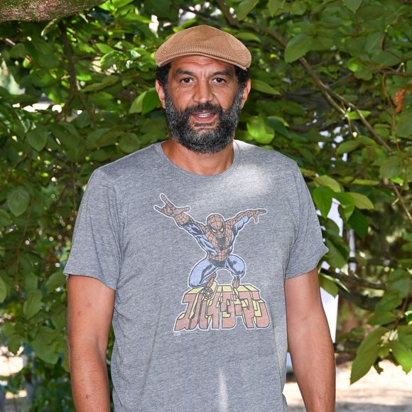 Ramzy Bedia au photocall du film “Youssef Salem a du Succès” lors du 15ème festival du film francophone de Angoulême, France, le 27 août 2022. © Coadic Guirec/Bestimage