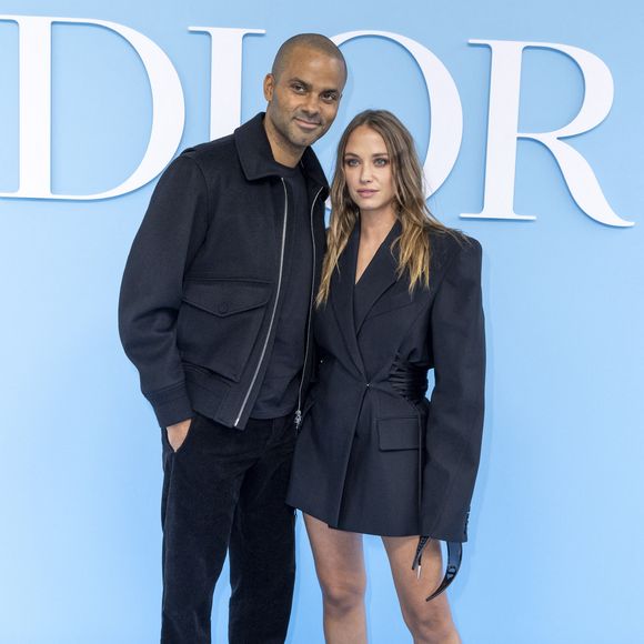 Après plusieurs autres ruptures, le sportif a retrouvé l'amour dans les bras du mannequin Agathe Teyssier qu'il fréquente maintenant depuis le printemps 2024. 

Tony Parker et sa compagne Agathe Teyssier Napoletano au photocall du défilé de mode féminine Dior printemps-été 2025 lors de la Fashion Week de Paris (PFW), à Paris, France, le 24 septembre 2024. © Olivier Borde/Bestimage