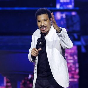 Aucune autre information n'a été communiquée pour le moment

Lionel Richie est sur la scène Lanxess Arena à Cologne pour sa tournée Say Hello To The Hits Tour 2025  le 22 juin 2025.

© Imago / PsnewZ / Bestimage