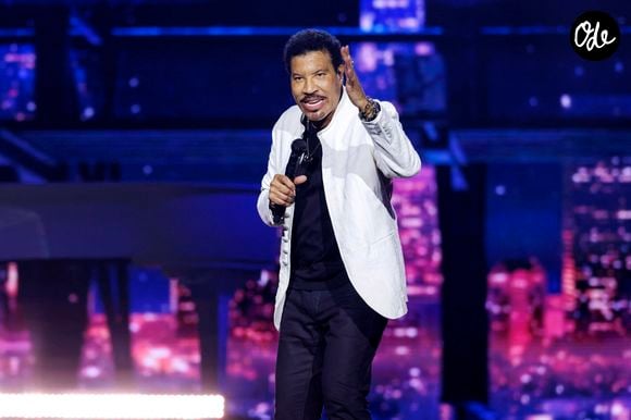 Aucune autre information n'a été communiquée pour le moment

Lionel Richie est sur la scène Lanxess Arena à Cologne pour sa tournée Say Hello To The Hits Tour 2025  le 22 juin 2025.

© Imago / PsnewZ / Bestimage