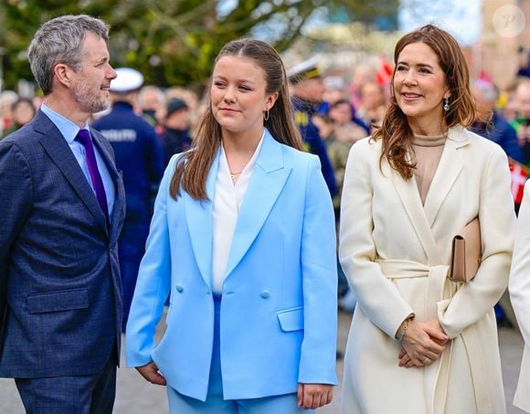 Le roi Frederik et la reine Mary de Danemark et leurs enfants célèbrent le 18ème anniversaire de la princesse Isabella de Danemark à l'Hôtel de Ville d'Aaarhus, le 11 avril 2025. Le prince Christian de Danemark, le prince Vincent de Danemark et la princesse Josephine de Danemark étaient également présents.Backgrid USA / Bestimage