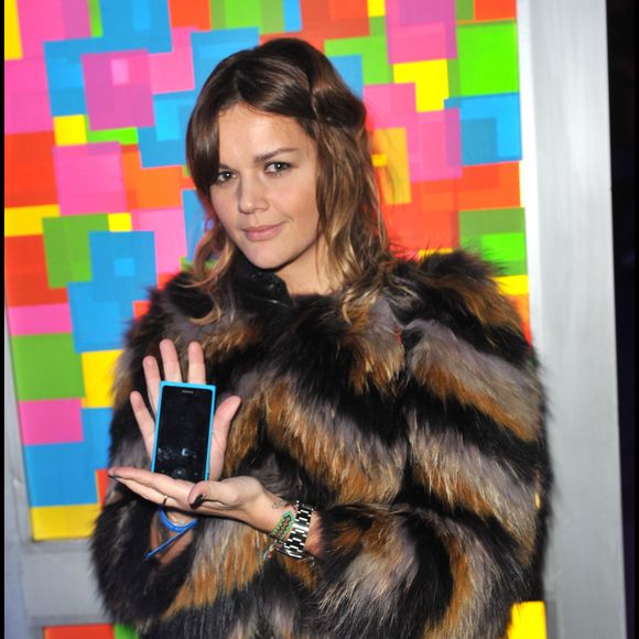EMILIE ALBERTINI - SOIREE "AMAZING NIGHT" DE NOKIA POUR LE LANCEMENT DU LUMIA 800 A L'HOTEL SALOMON DE ROTHSCHILD LE 24 NOVEMBRE 2011