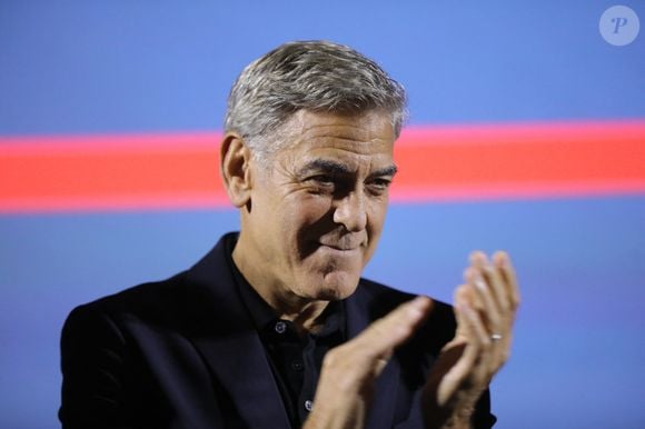 George Clooney inaugure le cinéma "Liberté" en présence du maire de Brignoles, Didier Brémond et le président de Cinéwest, Daniel Taillandier à Brignoles dans le Var le 7 novembre 2024. © Luc Boutria/Nice-Matin/Bestimage