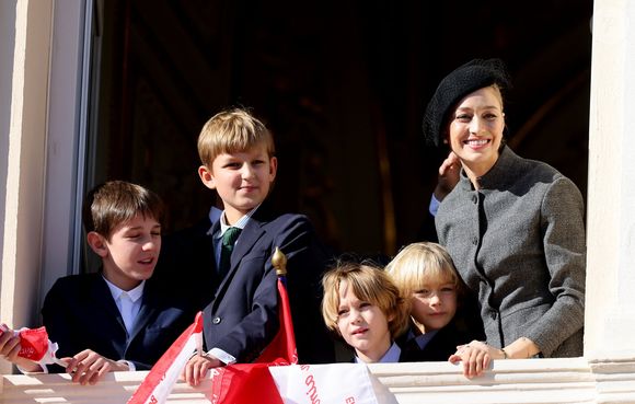 Raphael Elmaleh, Alexandre Casiraghi (Sacha), Stefano Ercole Carlo Casiraghi, Francesco Carlo Albert Casiraghi et Beatrice Borromeo - La famille princière de Monaco au balcon du palais, à l'occasion de la Fête Nationale de Monaco, le 19 novembre 2024. © Jacovides-Bebert/Bestimage