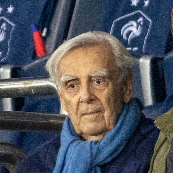 Avant de partir, Bernard Pivot avait tenu a légué les archives de ses émissions, de ses entretiens ou encore de ses articles de presse à l'Imec, près de Caen. 

Bernard Pivot dans les tribunes lors du match de football de qualification pour la Coupe du monde 2022 entre la France et le Kazakhstan au stade Parc des Princes à Paris, France, le 13 novembre 2021. La France a gagné 8-0. © Cyril Moreau/Bestimage