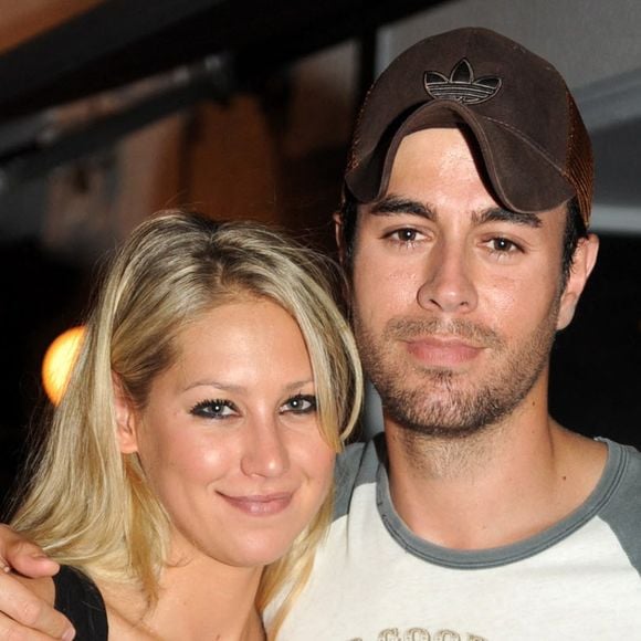 Anna Kournikova, ancienne star du tennis, mène désormais une vie plus calme aux côtés de son compagnon Enrique Iglesias et de leurs trois enfants...

Anna Kournikova et Enrique Iglesias dînent au 8 Oz Burger Bar à Miami Beach, FL, USA. Photo par Seth Browarnik/Startraks/ABACAPRESS.COM