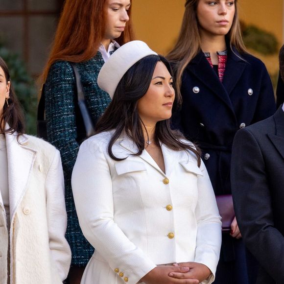 "Au revoir mon pépé" écrit l'époux de Marie et père de Victoire (née le 4 avril 2023) et de Constance (née le 2 décembre 2024) en légende d'un cliché en noir et blanc où l'on aperçoit le père de Daniel Ducruet (60 ans). 

Camille Gottlieb, Pauline Ducruet, Marie Chevallier et son mari Louis Ducruet - La famille princière monégasque dans la cour d'honneur du palais lors de la la fête nationale à Monaco