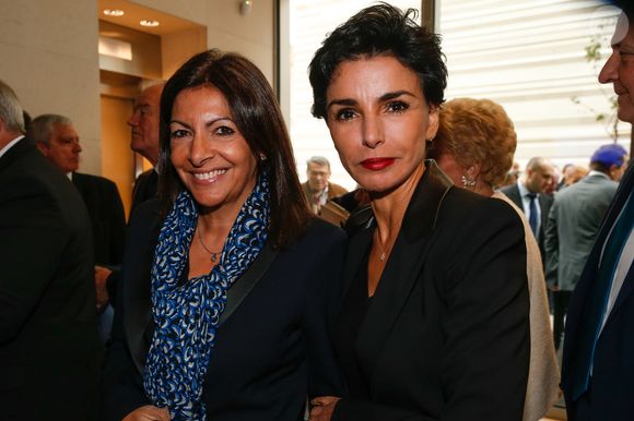 Pour l’occasion, Rachida Dati et Anne Hidalgo avaient fait parvenir des fleurs

Anne Hidalgo et Rachida Dati -  Inauguration du centre culturel et spirituel orthodoxe russe à Paris le 19 octobre 2016. © Alain Guizard / Bestimage